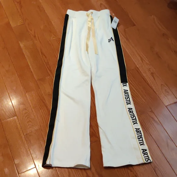 Designer women sport pants - Picture 2 of 6